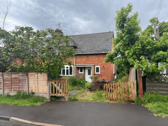 3 bed property, in 30 Pensham Hill, £215,000