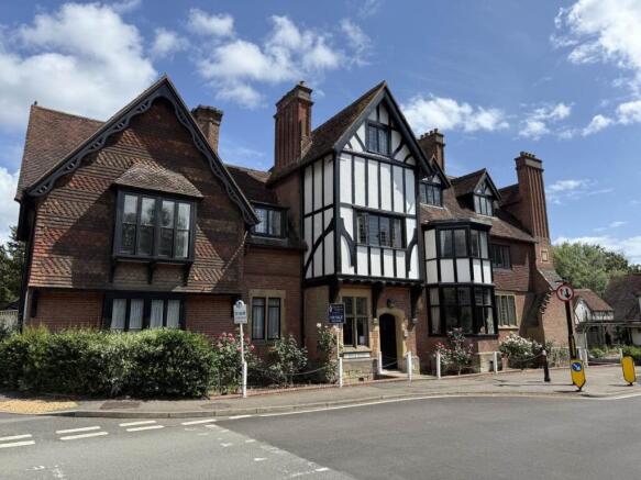 2 bed property, in School Hill, £199,950