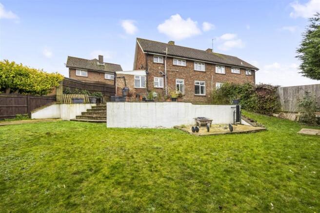 3 bed property, in Fernhurst Close, £475,000