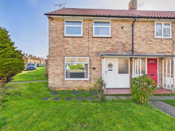 3 bed property, in Meadow Road, £185,000