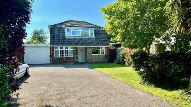 4 bed property, in Fernhurst Close, £495,000