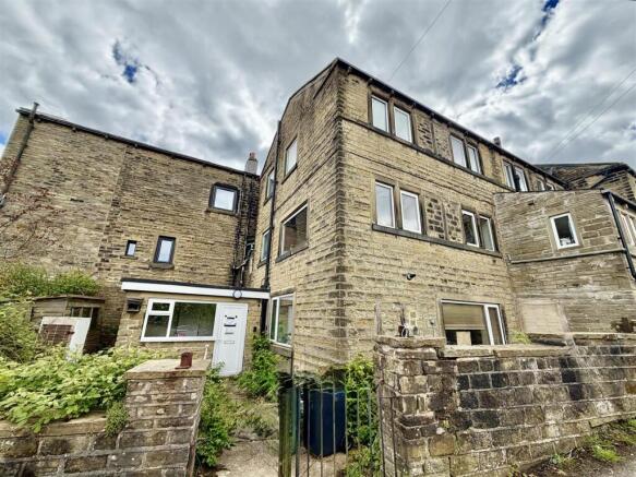 3 bed property, in Booth House Lane, £200,000