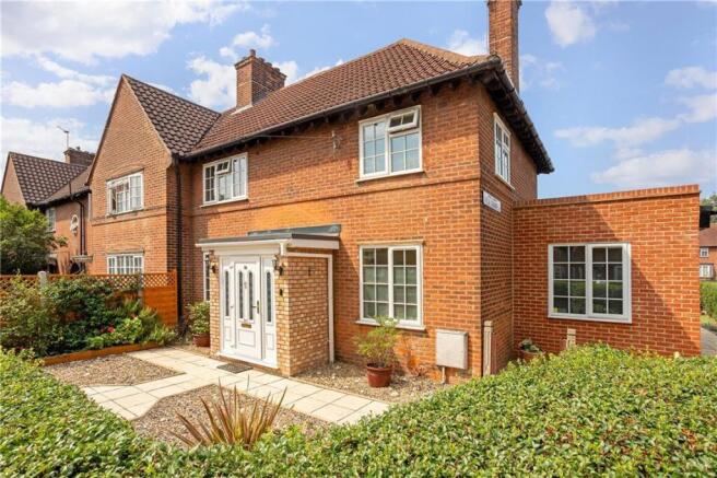 5 bed property, in Hemlock Road, £1,150,000
