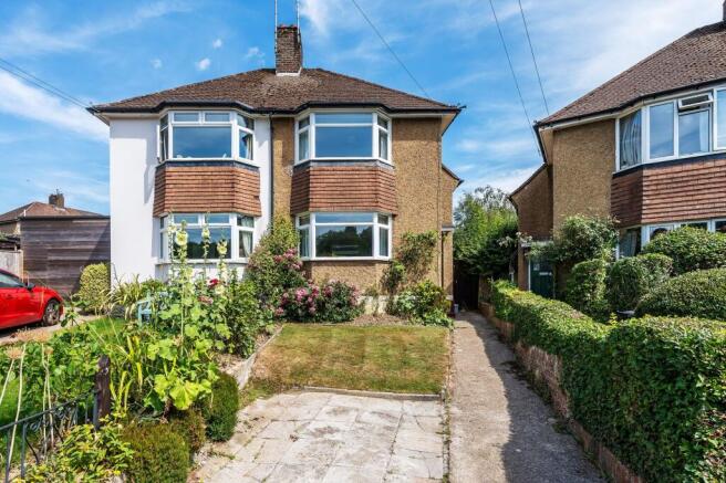 3 bed property, in Farmcombe Close, £800,000
