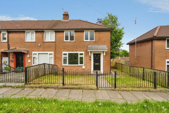 3 bed property, in Lightbounds Road, £165,000