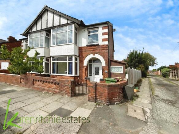 3 bed property, in Lowndes Street, £205,000