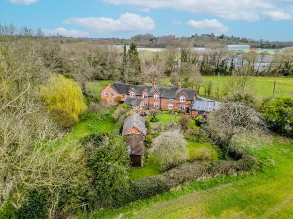 6 bed property, in Cat & Fiddle Lane, £700,000