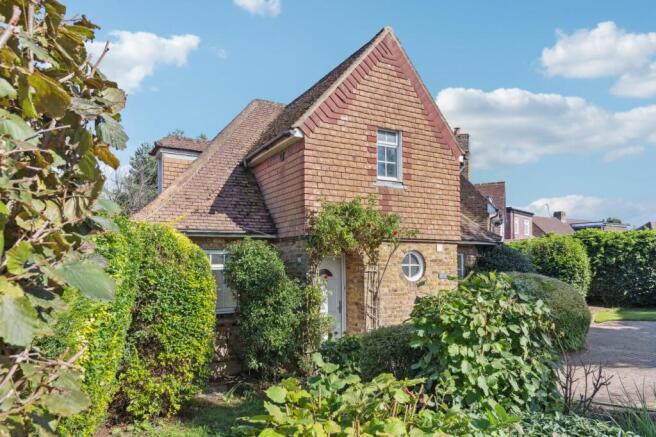 3 bed property, in Chequers Orchard, £535,000