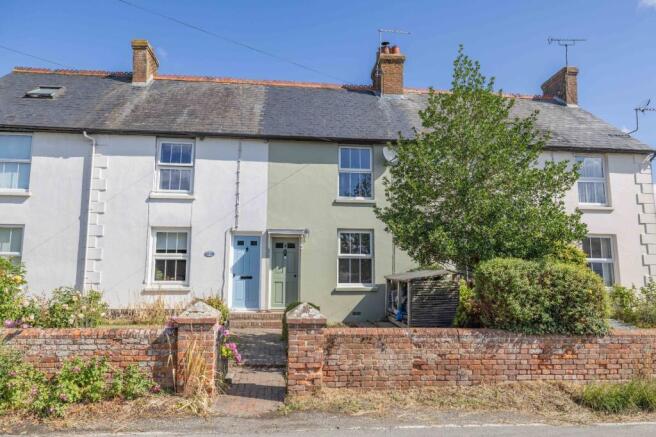 2 bed property, in Ruckinge Road, £250,000