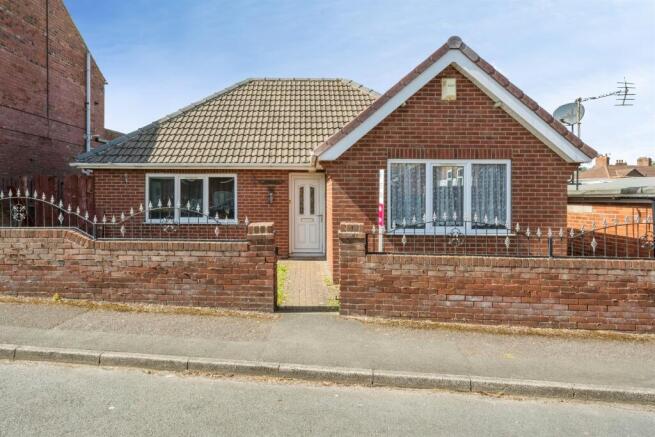 2 bed property, in Butcher Street, £140,000