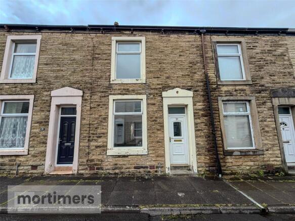 2 bed property, in Orchard Street, £110,000