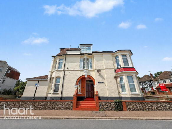 1 bed property, in Station Road, £180,000