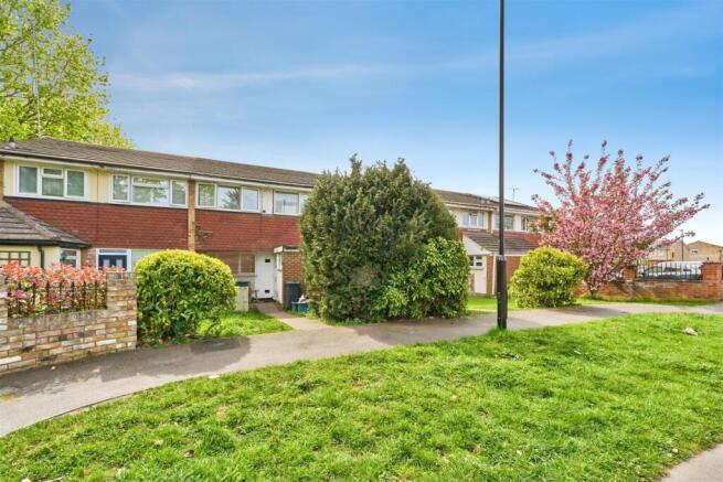 3 bed property, in Stourton Avenue, £425,000