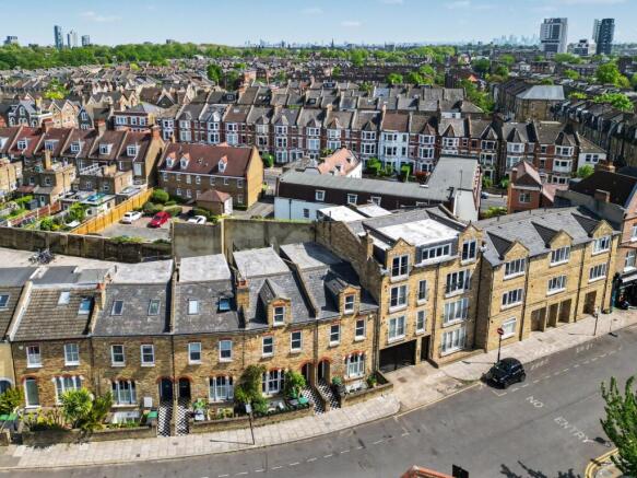 4 bed property, in Mount Pleasant Crescent, £1,200,000