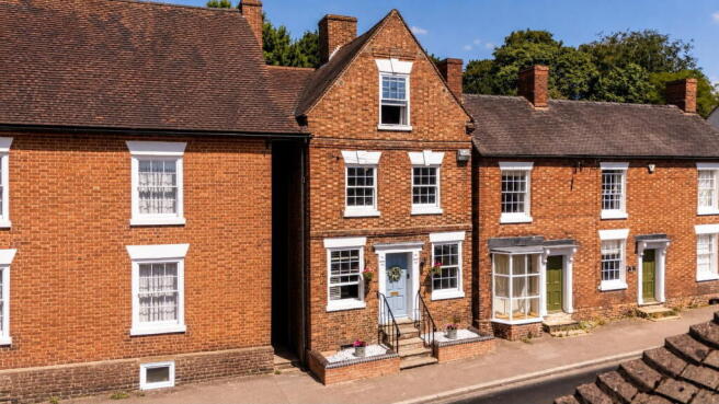 4 bed property, in Chesterton House, £700,000