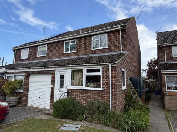 3 bed property, in 43 Lyndford Road, £160,000