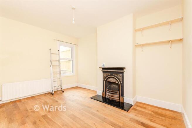 3 bed property, in Hill Road, £210,000