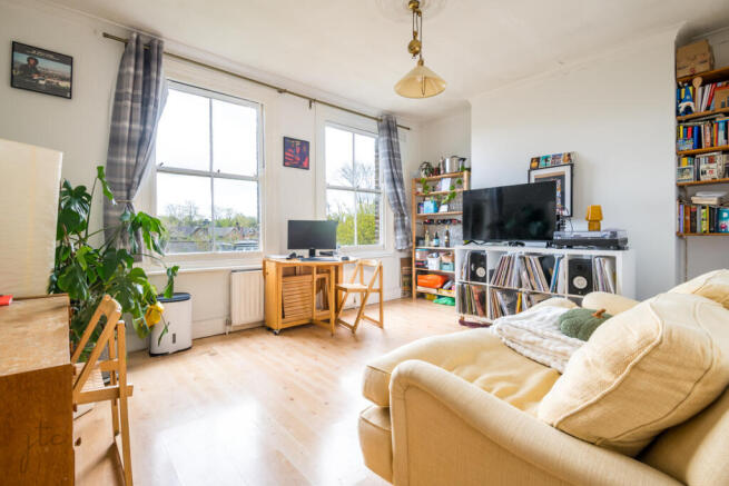 1 bed property, in Wickham Road, £425,000