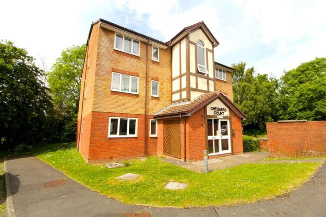 1 bed property, in Chequers Court, £150,000