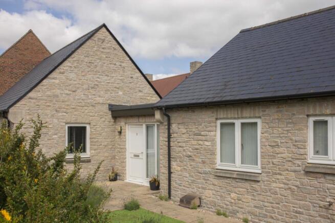 2 bed property, in Dragons Court, £400,000