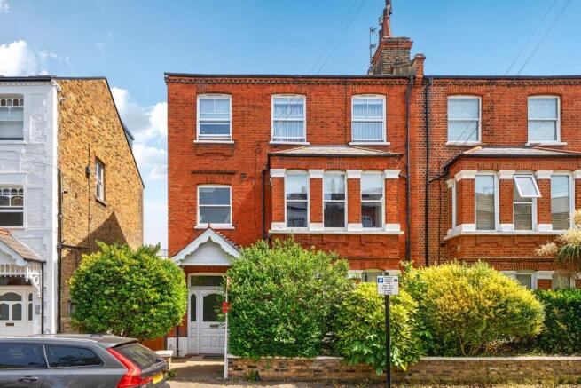 1 bed property, in Ennismore Avenue, £765,000