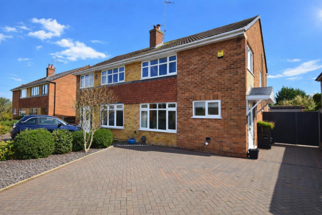 3 bed property, in Devonshire Drive, £400,000