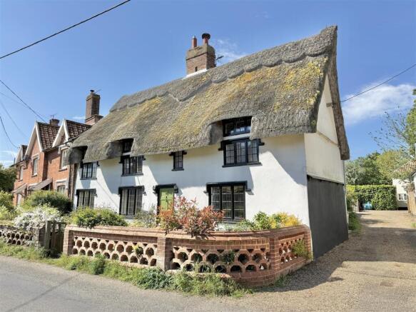 3 bed property, in Cross Street, £495,000