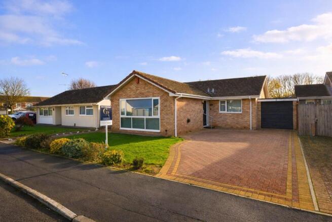 3 bed property, in Avening Close, £500,000