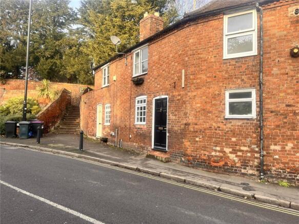 1 bed property, in Frankwell, £80,000