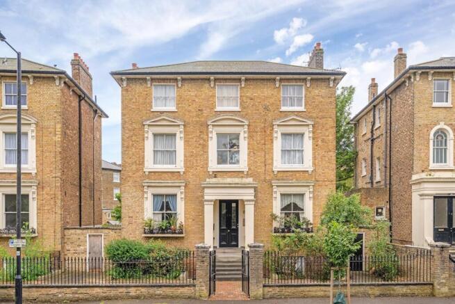 3 bed property, in St John's Crescent SW9, £520,000