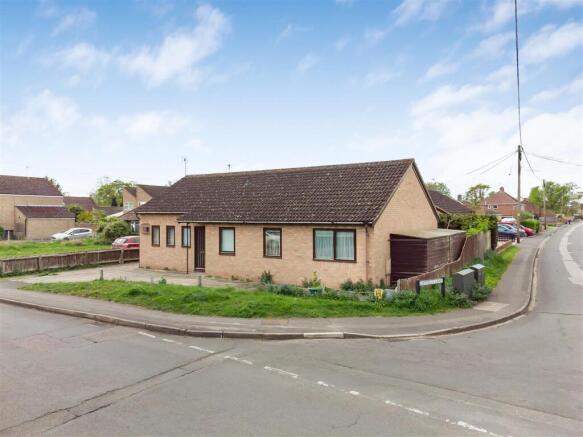 3 bed property, in Way Lane, £450,000
