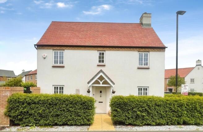 3 bed property, in Oatlands Drive, £375,000