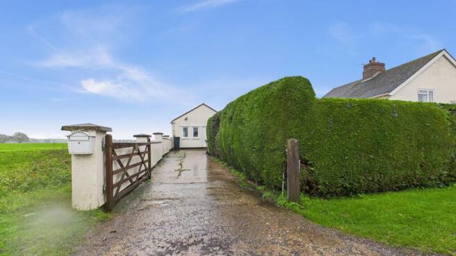 2 bed property, in High Street, £235,000