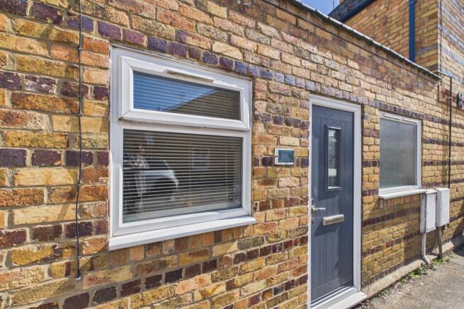 1 bed property, in Bentley Street, £120,000