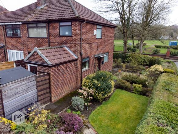 2 bed property, in Leyland Street, £220,000