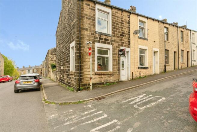 2 bed property, in Midgley Street, £90,000