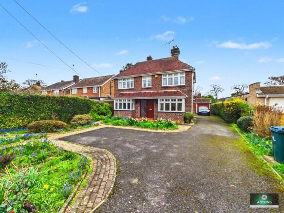 3 bed property, in Ifield Green, £585,000
