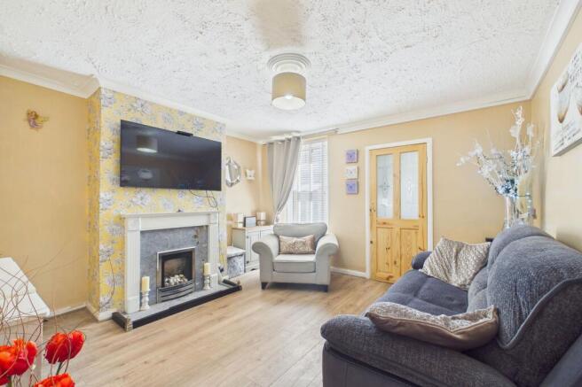 2 bed property, in Cumberland Street, £90,000