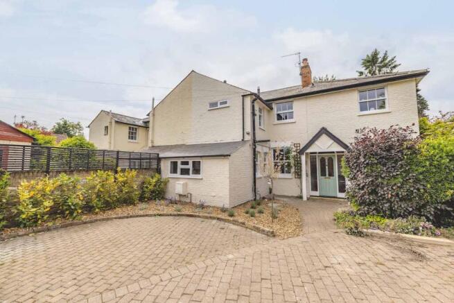 4 bed property, in Horton Road, £750,000