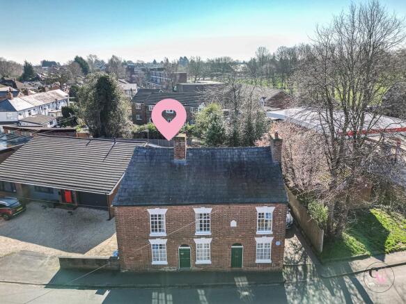 2 bed property, in Church Street, £195,000