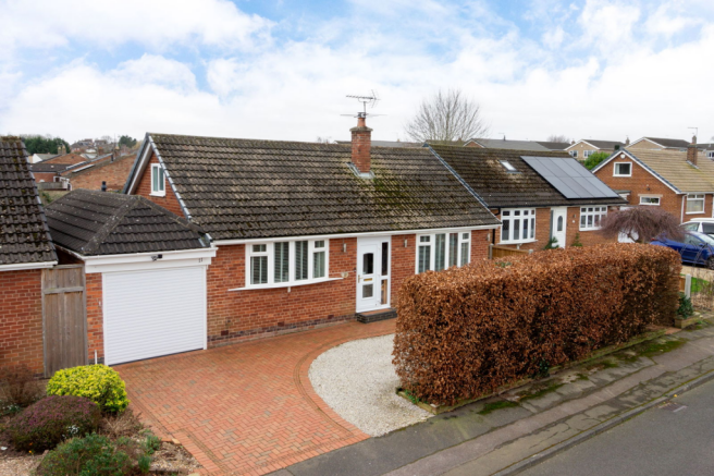 3 bed property, in Brookside Avenue, £350,000
