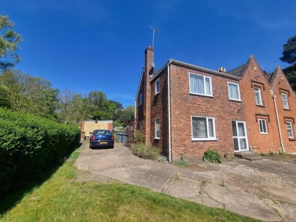 4 bed property, in Foxhall Road, £520,000