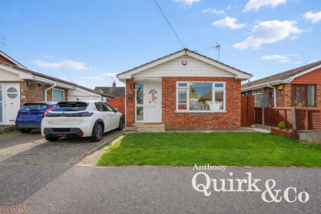 1 bed property, in Beach Road, £250,000