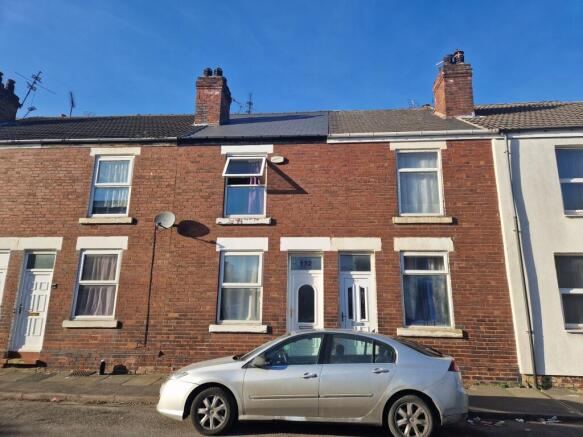 2 bed property, in Urban Road, £85,000