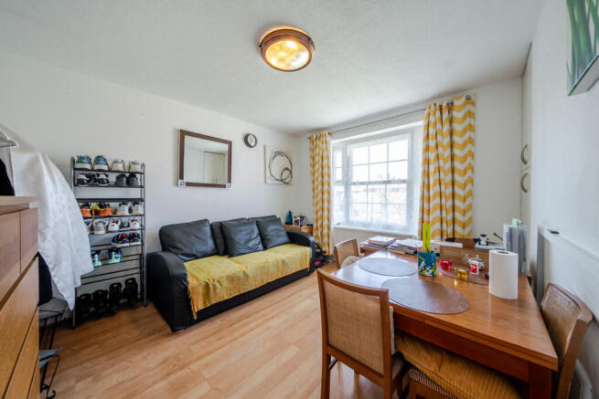 2 bed property, in Green Hundred Road, £300,000