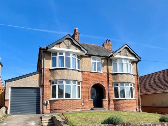 5 bed property, in Australian Avenue, £750,000