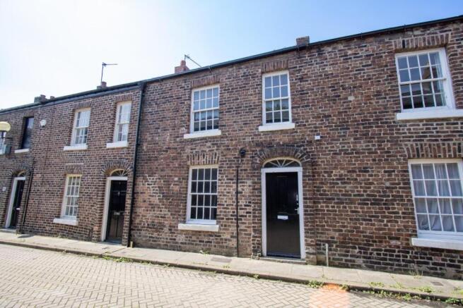 2 bed property, in Magdalene Street, £150,000
