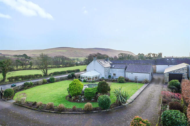 4 bed property, in Millstones Olde Farm House, £425,000