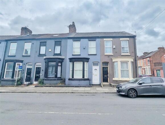 2 bed property, in Molyneux Road, £75,000