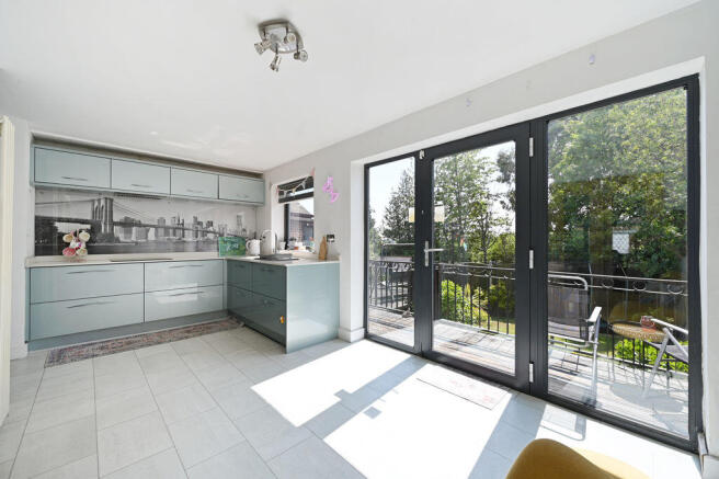3 bed property, in Woodland View, £290,000